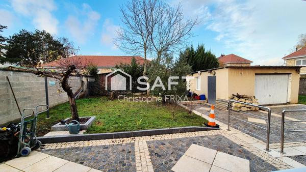 Maison mitoyenne entièrement rénovée avec garage et jardin, idéale famille