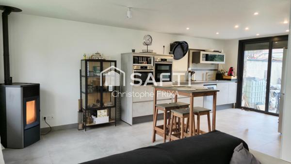 Maison mitoyenne entièrement rénovée avec garage et jardin, idéale famille