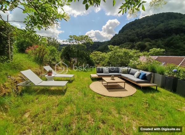 Venez visiter ce très bel appartement type 5 duplex très spacieux  au charme intemporel, le cachet initial de l'ancien et du style contemporain, 
idéalement situé au dernier étage, dans un cadre de vie préservé!
Imaginez vous.....dans cet appartement qui vous propose: une entrée, une très belle pièce de vie de plus de 50m2, comprenant une cuisine intégrée ouverte sur séjour-salon, un placard, un grand espace cellier-buanderie, une chambre avec un placard, une très belle salle d'eau avec poutres apparentes, un cabinet de toilette.
A l'étage, vous trouvez une mezzanine, un chambre, une seconde chambre parentale avec une salle d'eau, et un cabinet de toilette.
Votre appartement possède un chauffage individuel en aérothermie+ clim réversible et un ballon thermodynamique, pour une basse consommation, super DPE classé A/A,  une place de parking couverte avec une porte neuve électrique, honoraires inclus charge vendeur.
Cet appartement est l'intermédiaire entre un appartement et la vie d'une maison, grace à son grand jardin que vous voyez en photo, et sa vue à 180° dominante sur les collines du village, et une très bonne exposition!
Renseignements et rendez vous du lundi au samedi de 8h à 20h.