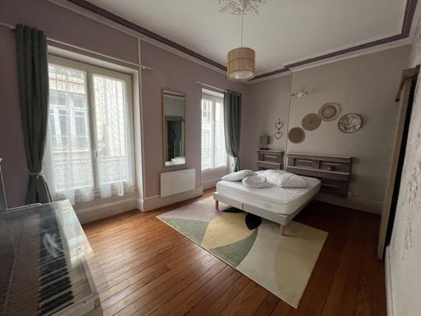 Immeuble à vendre 165 000 € Saint-Amand-Montrond 239 m² DPE D
