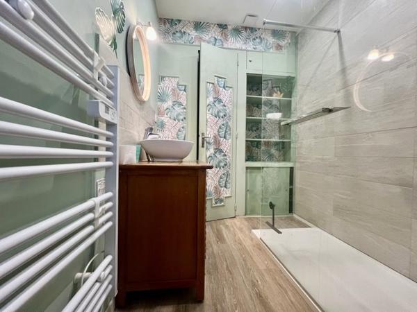 Immeuble à vendre 165 000 € Saint-Amand-Montrond 239 m² DPE D