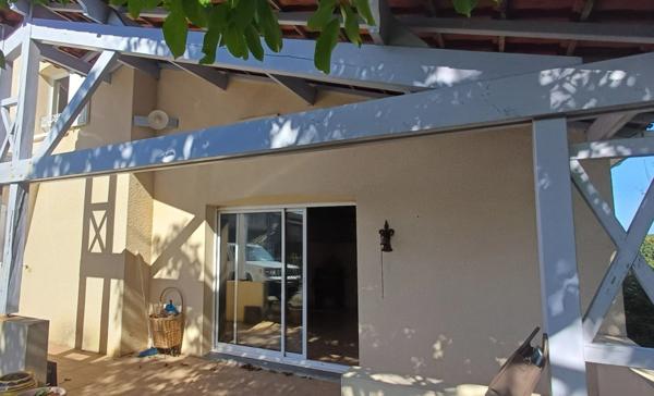 Maison à vendre 5 pièces, terrain d'env 1900 m2, 2 garages ROULLET SAINT ESTEPHE (16)