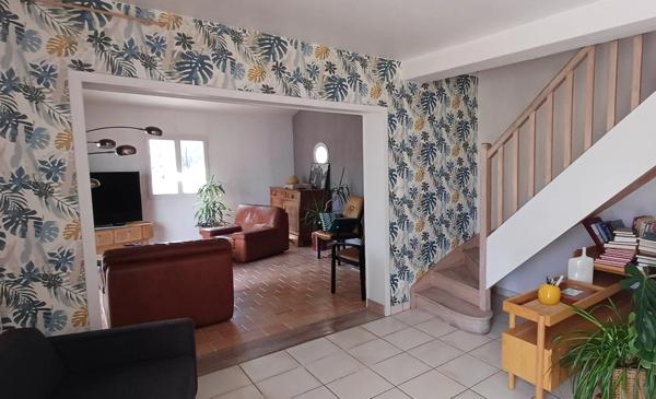 Maison à vendre 5 pièces, terrain d'env 1900 m2, 2 garages ROULLET SAINT ESTEPHE (16)