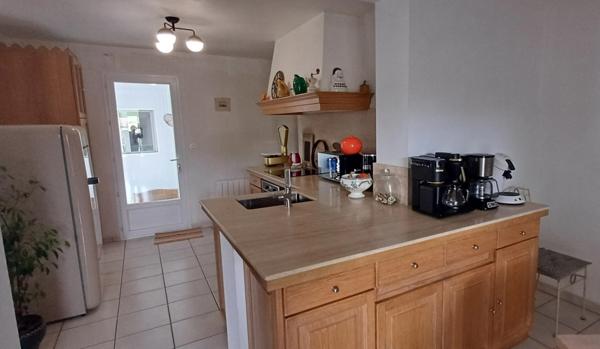 Maison à vendre 5 pièces, terrain d'env 1900 m2, 2 garages ROULLET SAINT ESTEPHE (16)