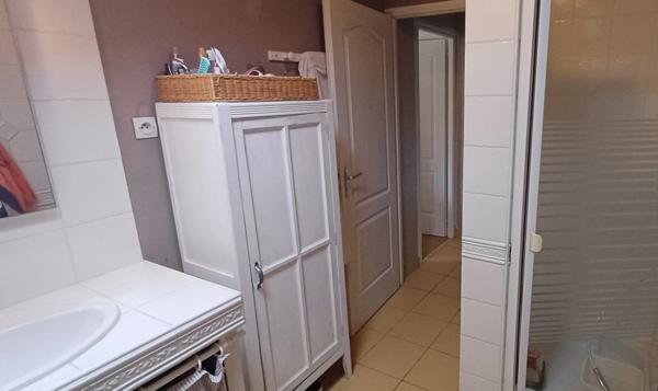 Maison à vendre 5 pièces, terrain d'env 1900 m2, 2 garages ROULLET SAINT ESTEPHE (16)