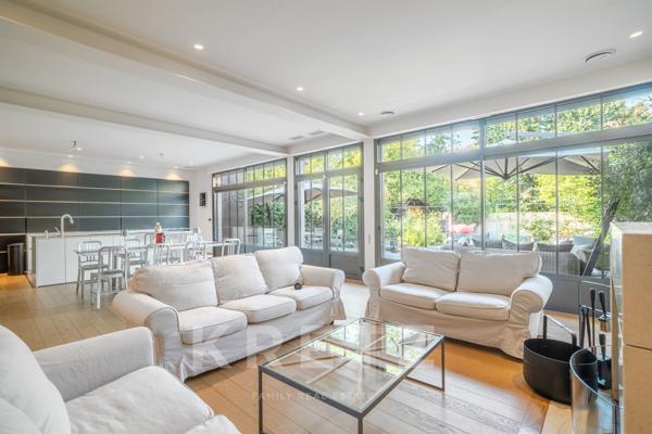 Bordeaux Caudéran - 1ère ligne face au Parc Bordelais, 420 m² signés Philippe Ducos