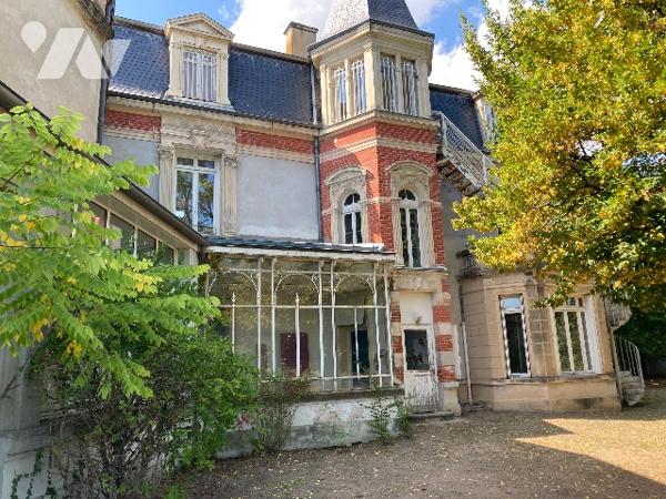 ST-GALMIER Château 19è à rénover intégralement. Projet Résidence sénior /Chbre d'hôtes