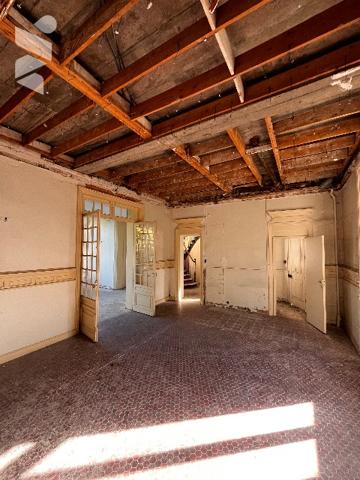 ST-GALMIER Château 19è à rénover intégralement. Projet Résidence sénior /Chbre d'hôtes