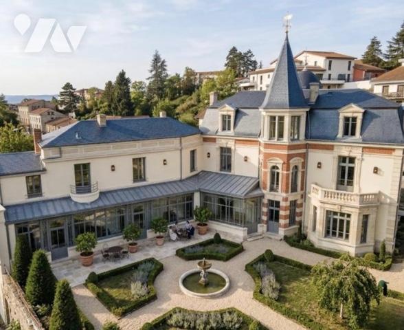 ST-GALMIER Château 19è à rénover intégralement. Projet Résidence sénior /Chbre d'hôtes