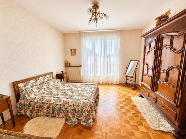 Maison 6 pieces varennes-vauzelles 2h30 Paris terrain 757m2  ecoles commerces