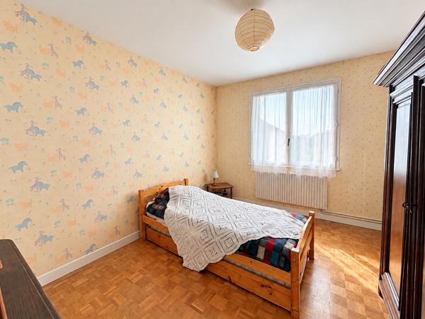 Maison 6 pieces varennes-vauzelles 2h30 Paris terrain 757m2  ecoles commerces