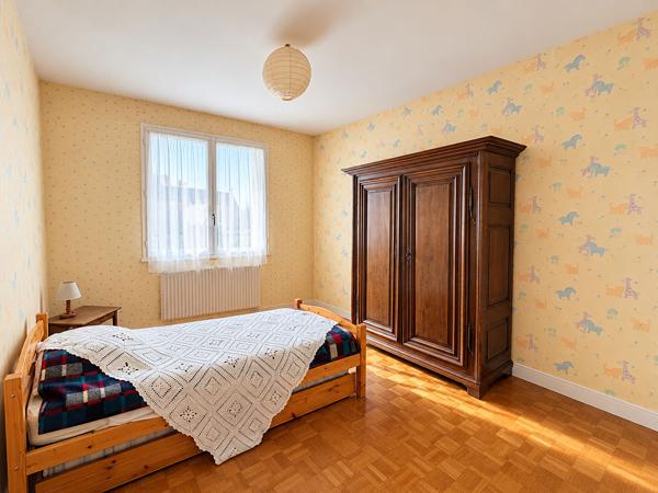 Maison 6 pieces varennes-vauzelles 2h30 Paris terrain 757m2  ecoles commerces