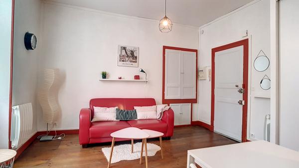 A louer PAU Centre appartement T2 meublé de 33,27 m² au 2ème étage d'un petit immeuble
