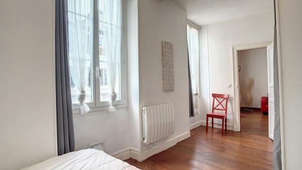 A louer PAU Centre appartement T2 meublé de 33,27 m² au 2ème étage d'un petit immeuble