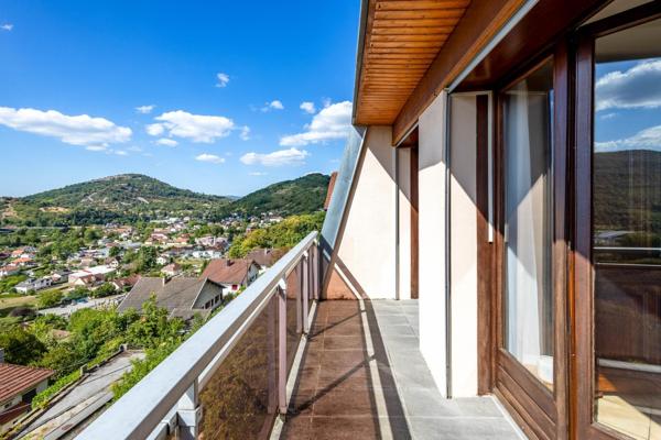 Maison d'architecte de 160m² avec magnifique vue dégagée et 5 chambres.