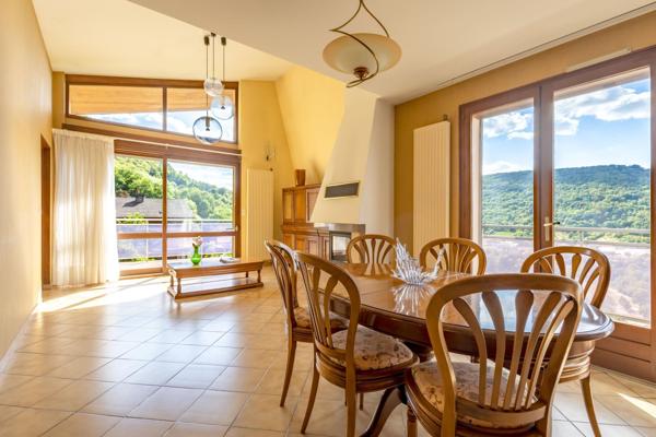 Maison d'architecte de 160m² avec magnifique vue dégagée et 5 chambres.