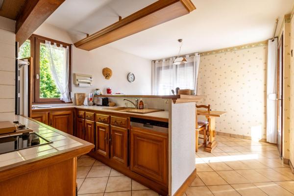 Maison d'architecte de 160m² avec magnifique vue dégagée et 5 chambres.