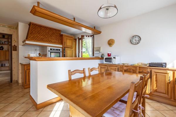 Maison d'architecte de 160m² avec magnifique vue dégagée et 5 chambres.
