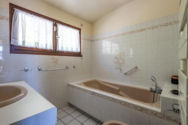 Maison d'architecte de 160m² avec magnifique vue dégagée et 5 chambres.