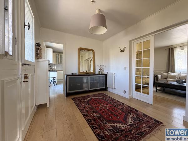 Maison
                                                                                                                                                                                                                                                                                                                        9 pièce(s)                                                                                                                                                                                                          5 chambre(s)                                                                                                                                                                                                          219  m²