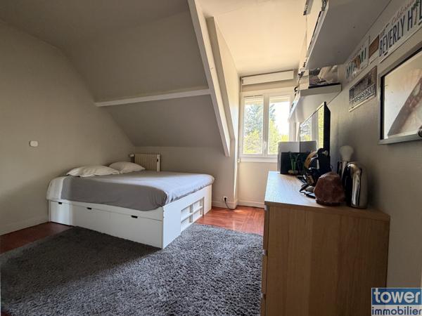 Maison
                                                                                                                                                                                                                                                                                                                        9 pièce(s)                                                                                                                                                                                                          5 chambre(s)                                                                                                                                                                                                          219  m²