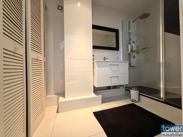 Maison
                                                                                                                                                                                                                                                                                                                        9 pièce(s)                                                                                                                                                                                                          5 chambre(s)                                                                                                                                                                                                          219  m²