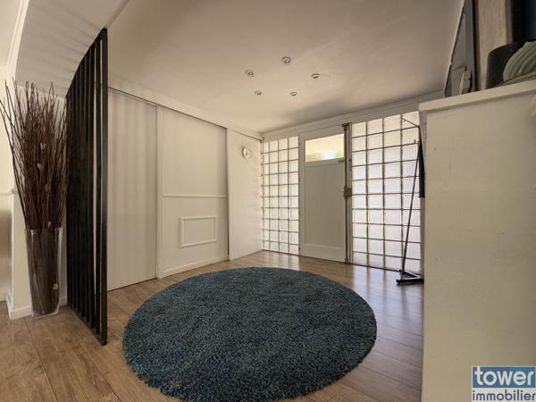 Maison
                                                                                                                                                                                                                                                                                                                        9 pièce(s)                                                                                                                                                                                                          5 chambre(s)                                                                                                                                                                                                          219  m²