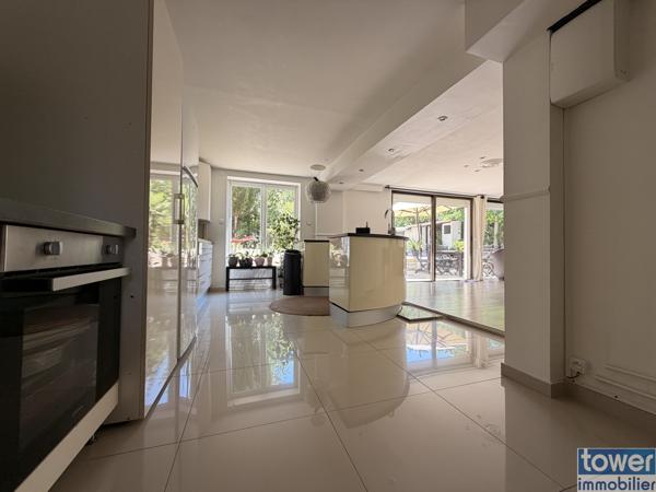 Maison
                                                                                                                                                                                                                                                                                                                        9 pièce(s)                                                                                                                                                                                                          5 chambre(s)                                                                                                                                                                                                          219  m²