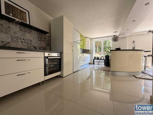 Maison
                                                                                                                                                                                                                                                                                                                        9 pièce(s)                                                                                                                                                                                                          5 chambre(s)                                                                                                                                                                                                          219  m²