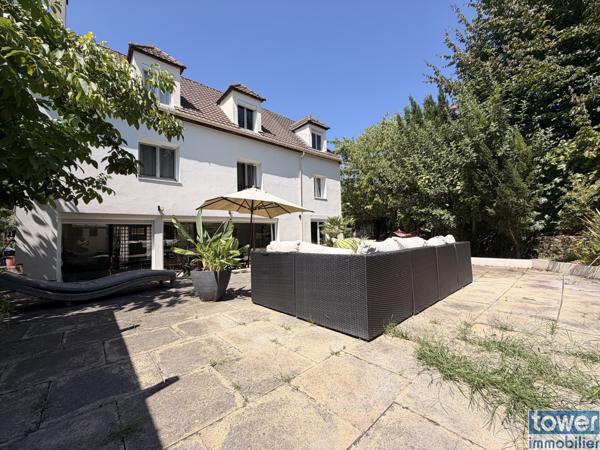 Maison
                                                                                                                                                                                                                                                                                                                        9 pièce(s)                                                                                                                                                                                                          5 chambre(s)                                                                                                                                                                                                          219  m²