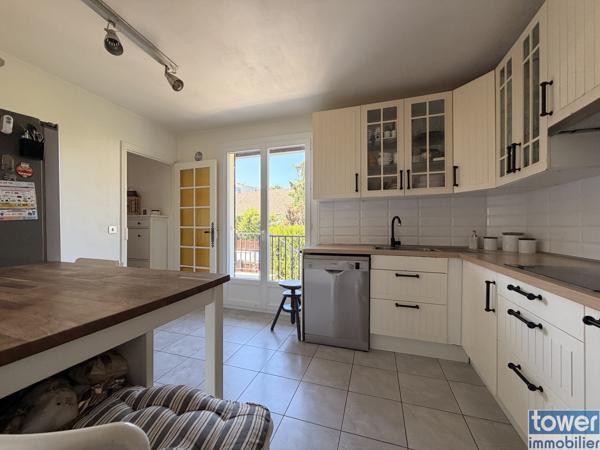 Maison
                                                                                                                                                                                                                                                                                                                        9 pièce(s)                                                                                                                                                                                                          5 chambre(s)                                                                                                                                                                                                          219  m²