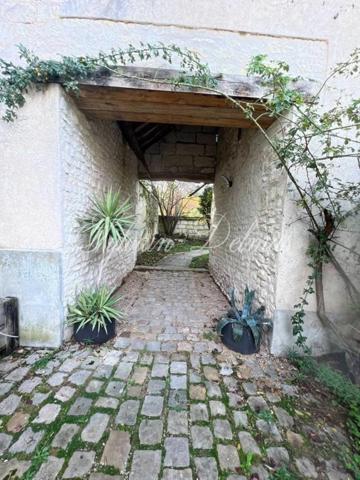 Propriete à vendre 25 pièces proche de POITIERS (86)