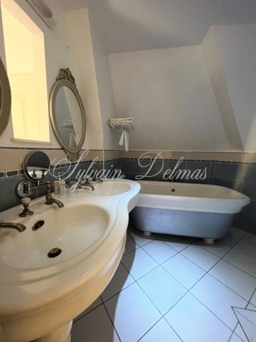 Propriete à vendre 25 pièces proche de POITIERS (86)