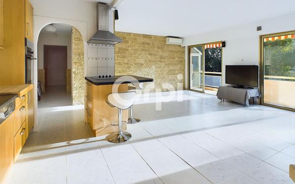 Appartement à vendre    4 pièces • 90 m2 Mandelieu-la-Napoule