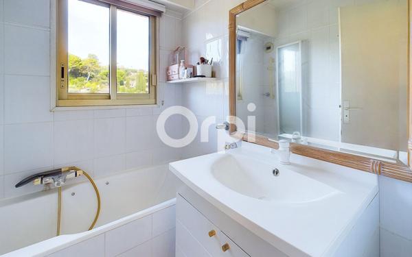 Appartement à vendre    4 pièces • 90 m2 Mandelieu-la-Napoule