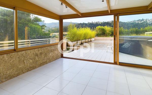 Appartement à vendre    4 pièces • 90 m2 Mandelieu-la-Napoule