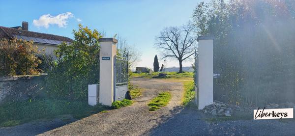 Authentique corps de ferme du Ségala avec cour intérieure – 6 hectares – potentiel gîtes exceptionnel
