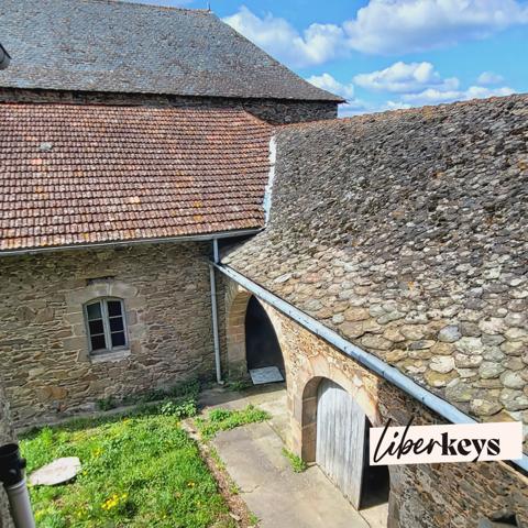 Authentique corps de ferme du Ségala avec cour intérieure – 6 hectares – potentiel gîtes exceptionnel