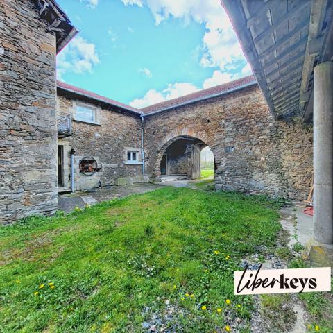 Authentique corps de ferme du Ségala avec cour intérieure – 6 hectares – potentiel gîtes exceptionnel