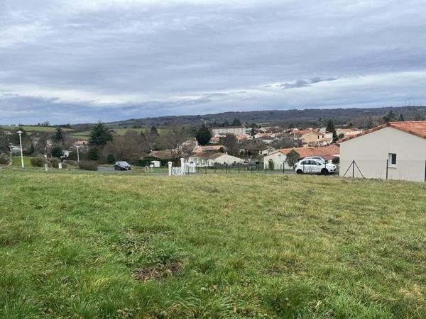 Terrain à vendre |  Montbron |  819 m²