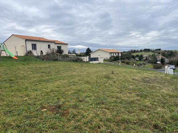 Terrain à vendre |  Montbron |  819 m²