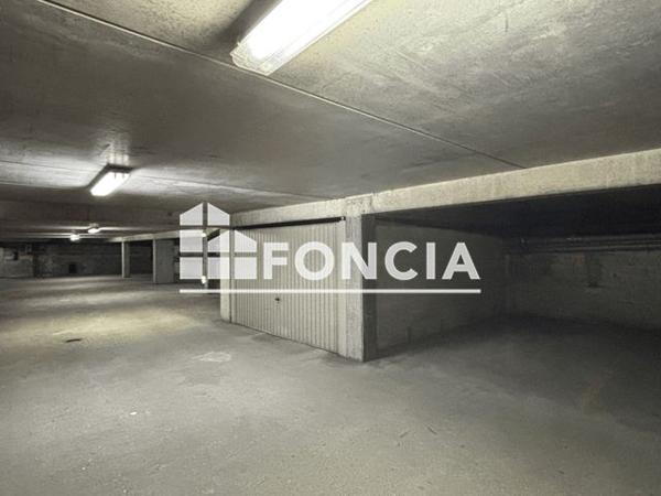 Location Parking 25 m² - 4 RUE EAU DE ROBEC Rouen 76000