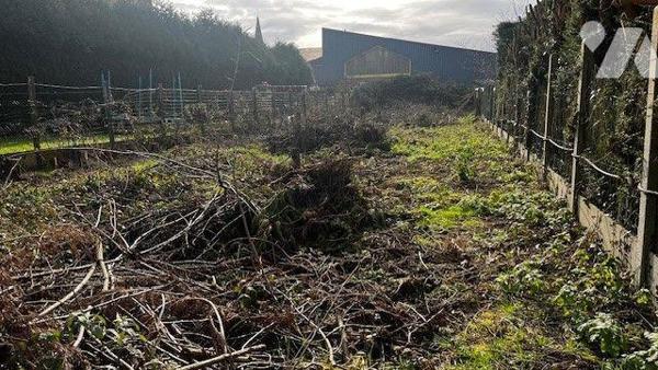 Terrain constructible de 637 m² en centre ville de OIGNIES avec 10 mètres de façade. Mandat exc...