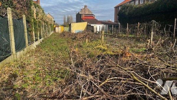 Terrain constructible de 637 m² en centre ville de OIGNIES avec 10 mètres de façade. Mandat exc...
