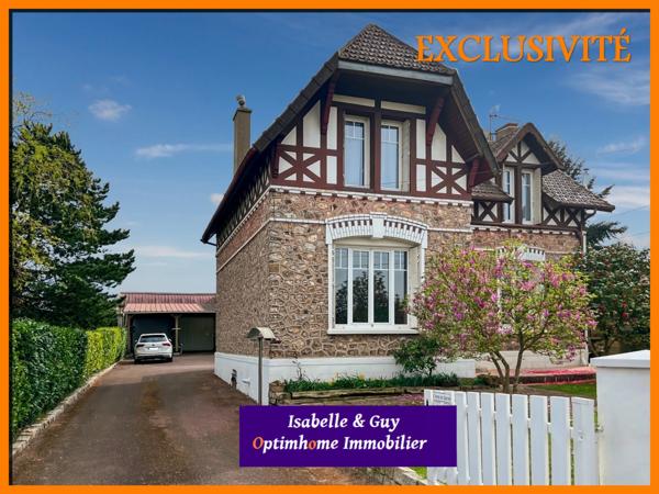 Propriété avec dépendances et grands espaces, idéale pour vivre et travailler chez soi.