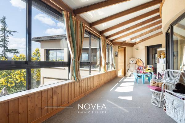 Très belle maison d'architecte à Grézieu-la-Varenne