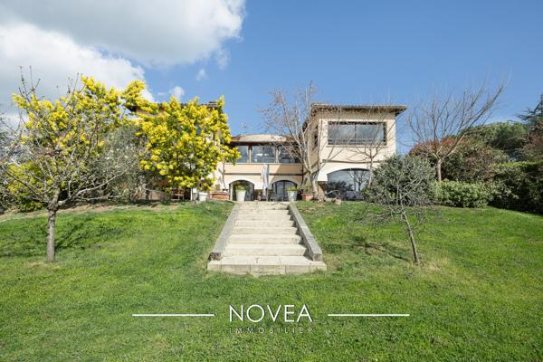Très belle maison d'architecte à Grézieu-la-Varenne