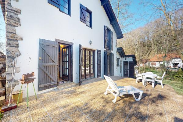 Grande maison basque sur parcelle de 15.000 m2