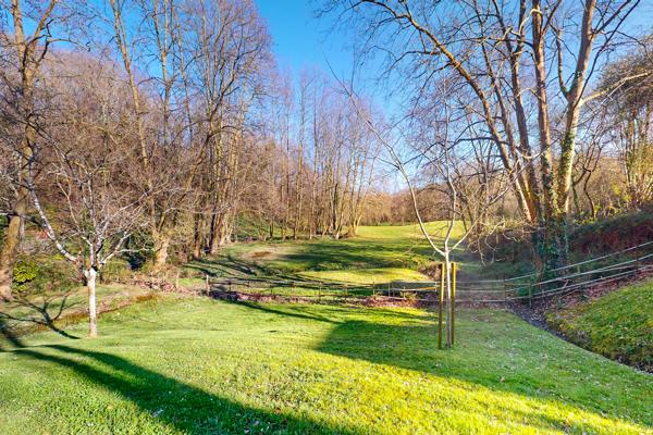 Grande maison basque sur parcelle de 15.000 m2