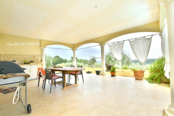 DEMEURE DE CARACTÈRE – DRAGUIGNAN – 260 M² – 2,68 HA – SA PISCINE ET SA VUE PANORAMIQUE PROPRIÉTÉ D’EXCEPTION À DRAGUIGNAN – 260 m² – 2,68 HA – PISCINE – VUE PANORAMIQUE